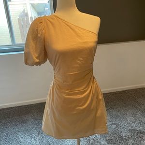 Beige short one sleeve dress